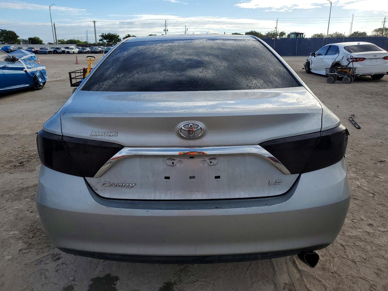 2016 TOYOTA CAMRY LE photo 6