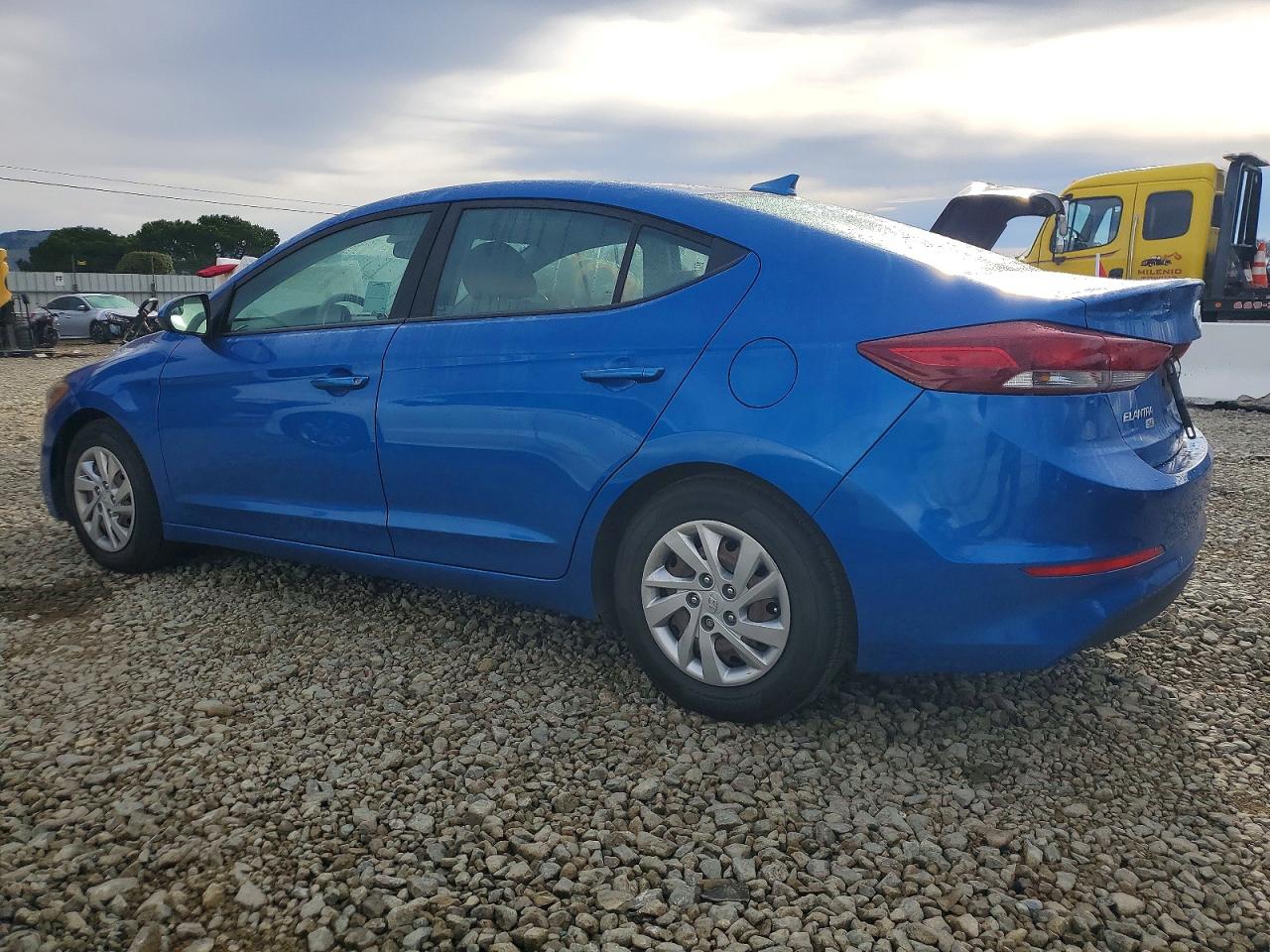 2017 HYUNDAI ELANTRA SE photo 2