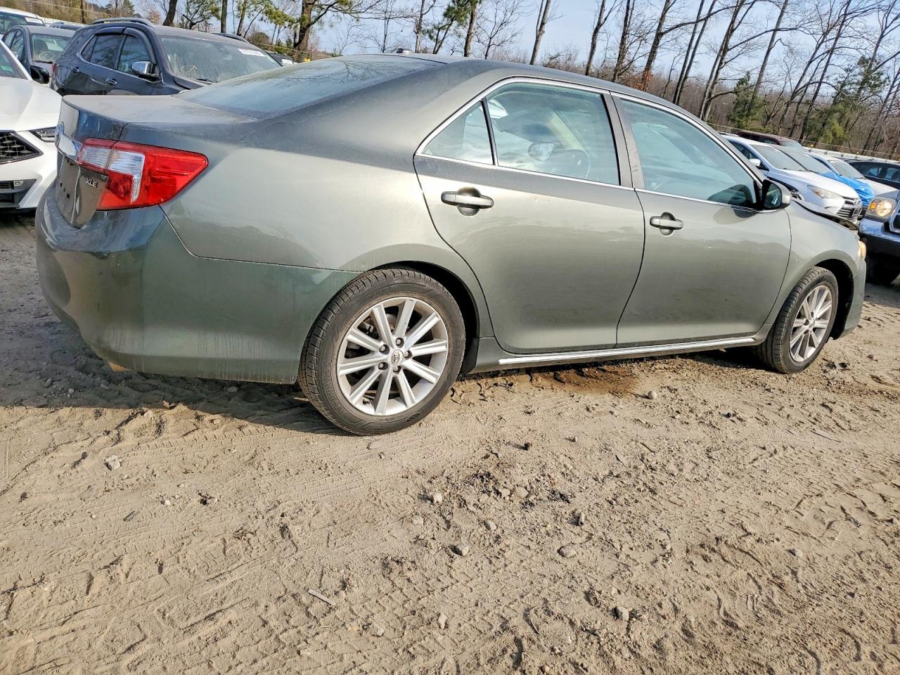 2013 TOYOTA CAMRY L photo 3