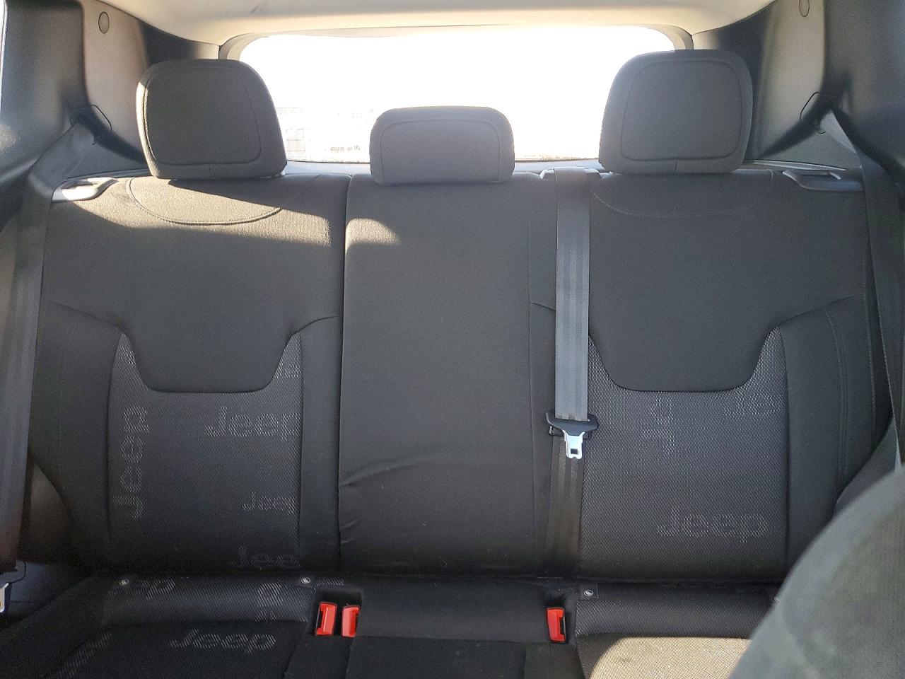 2017 JEEP RENEGADE SPORT photo 19