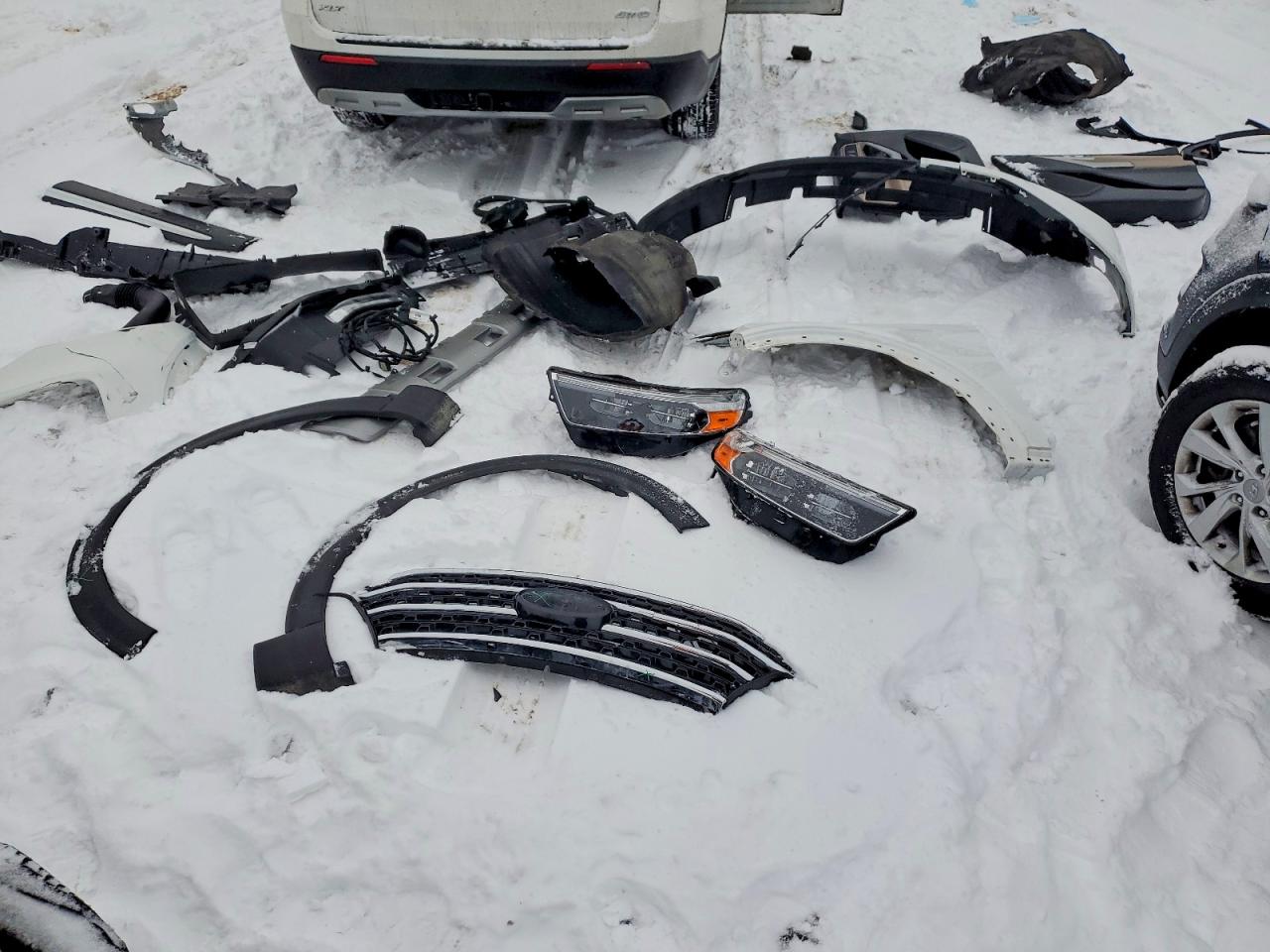 2024 FORD EXPLORER XLT photo 13