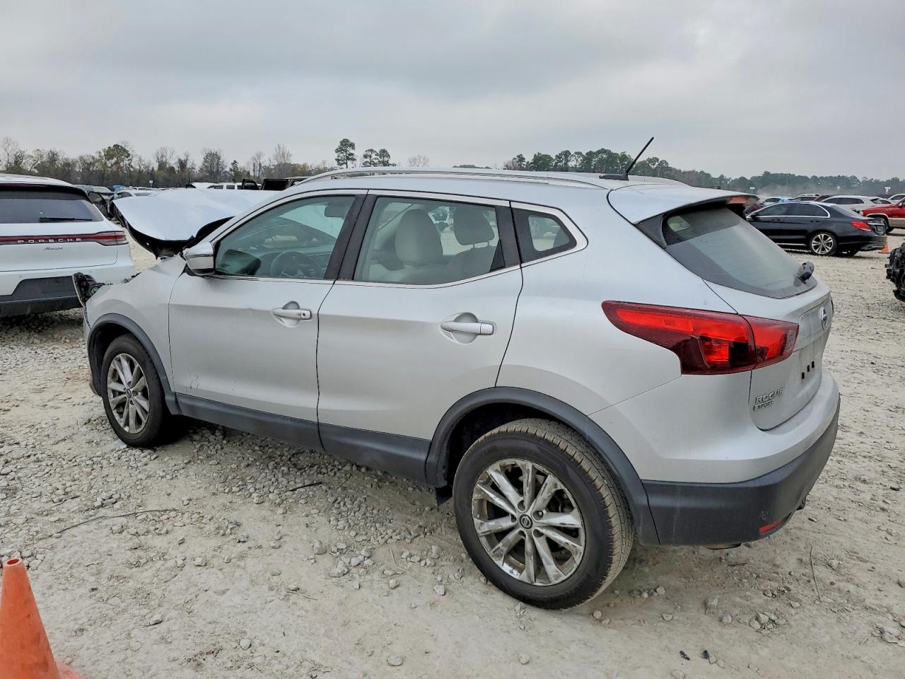 2019 NISSAN ROGUE SPORT S photo 2
