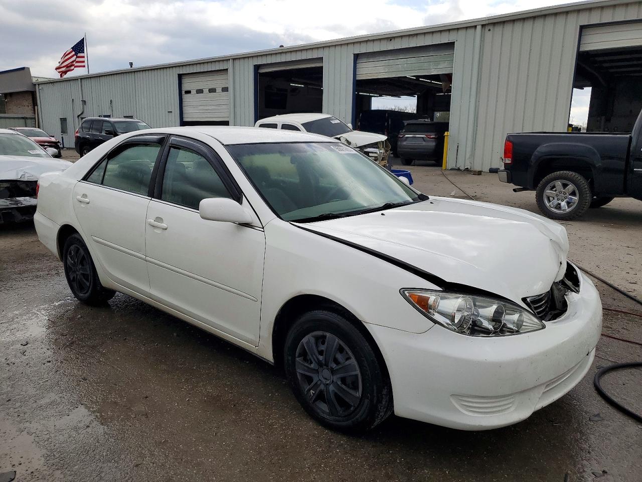 2005 TOYOTA CAMRY LE photo 4