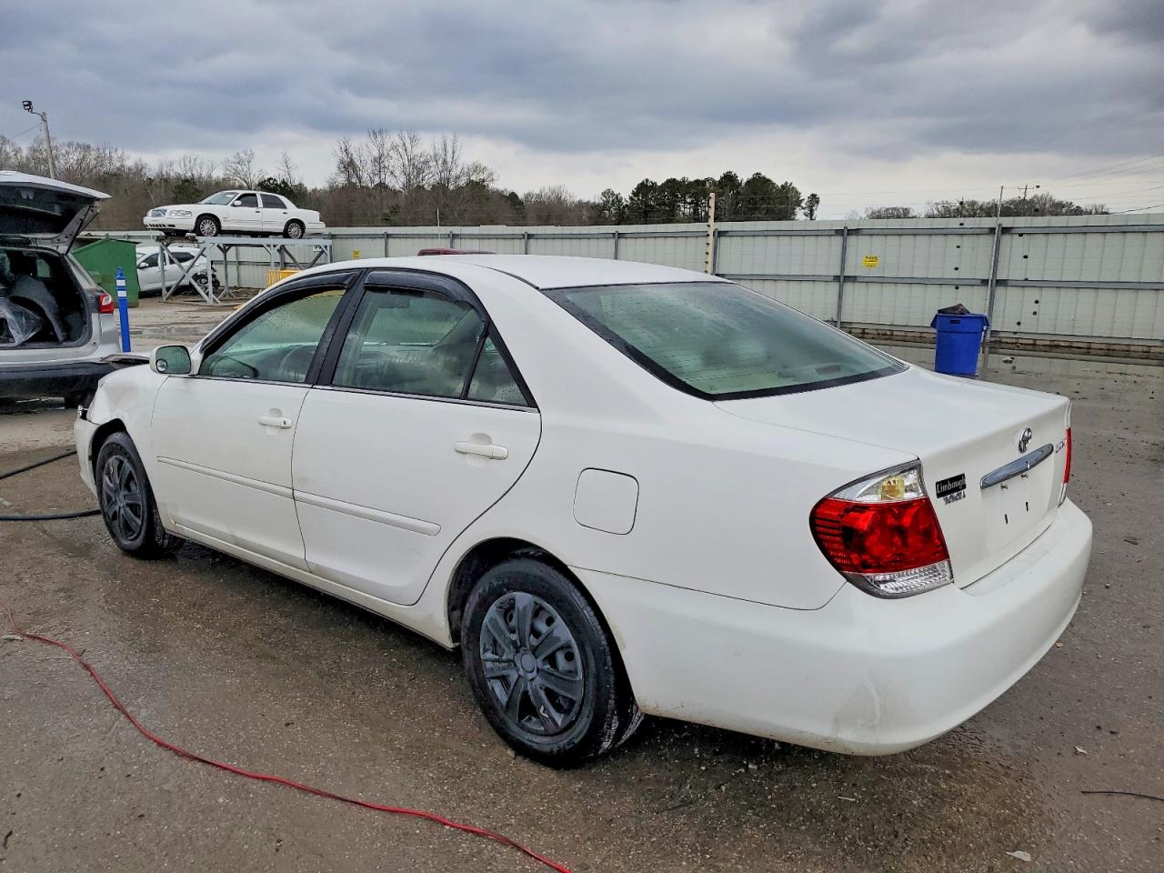 2005 TOYOTA CAMRY LE photo 2