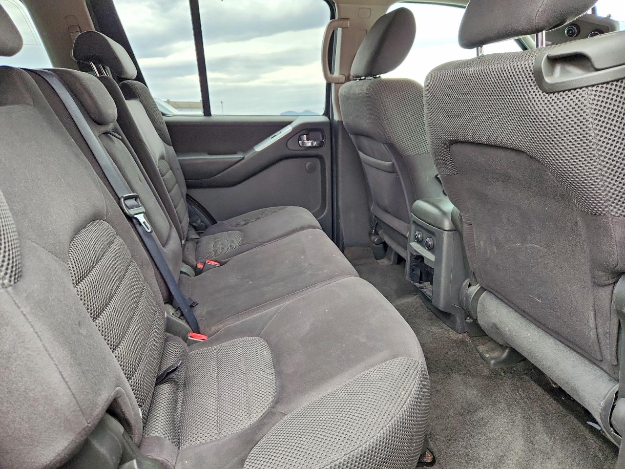 2010 NISSAN PATHFINDER photo 11