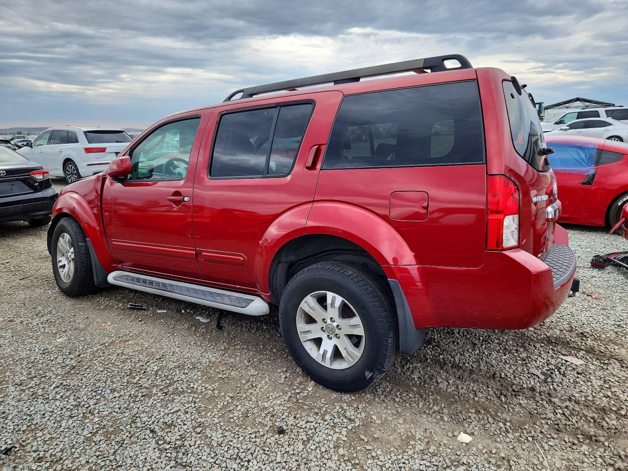 2010 NISSAN PATHFINDER photo 2