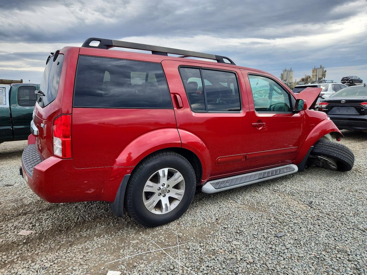2010 NISSAN PATHFINDER photo 3