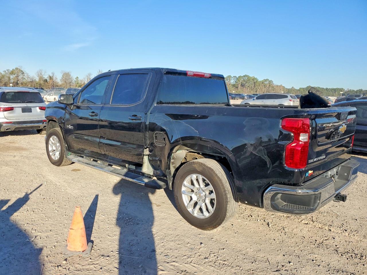 2024 CHEVROLET SILVERADO C1500 LT photo 3