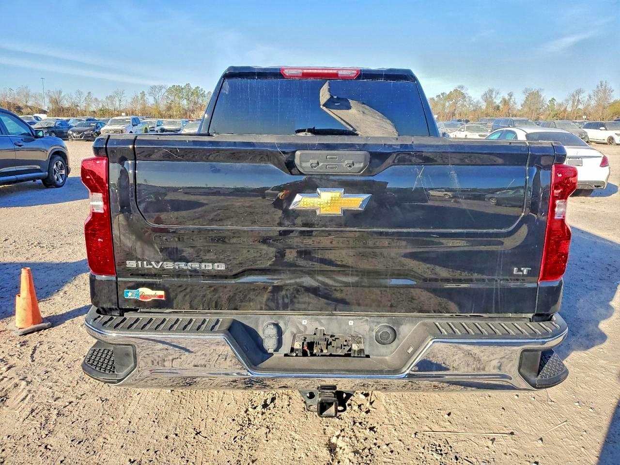 2024 CHEVROLET SILVERADO C1500 LT photo 11