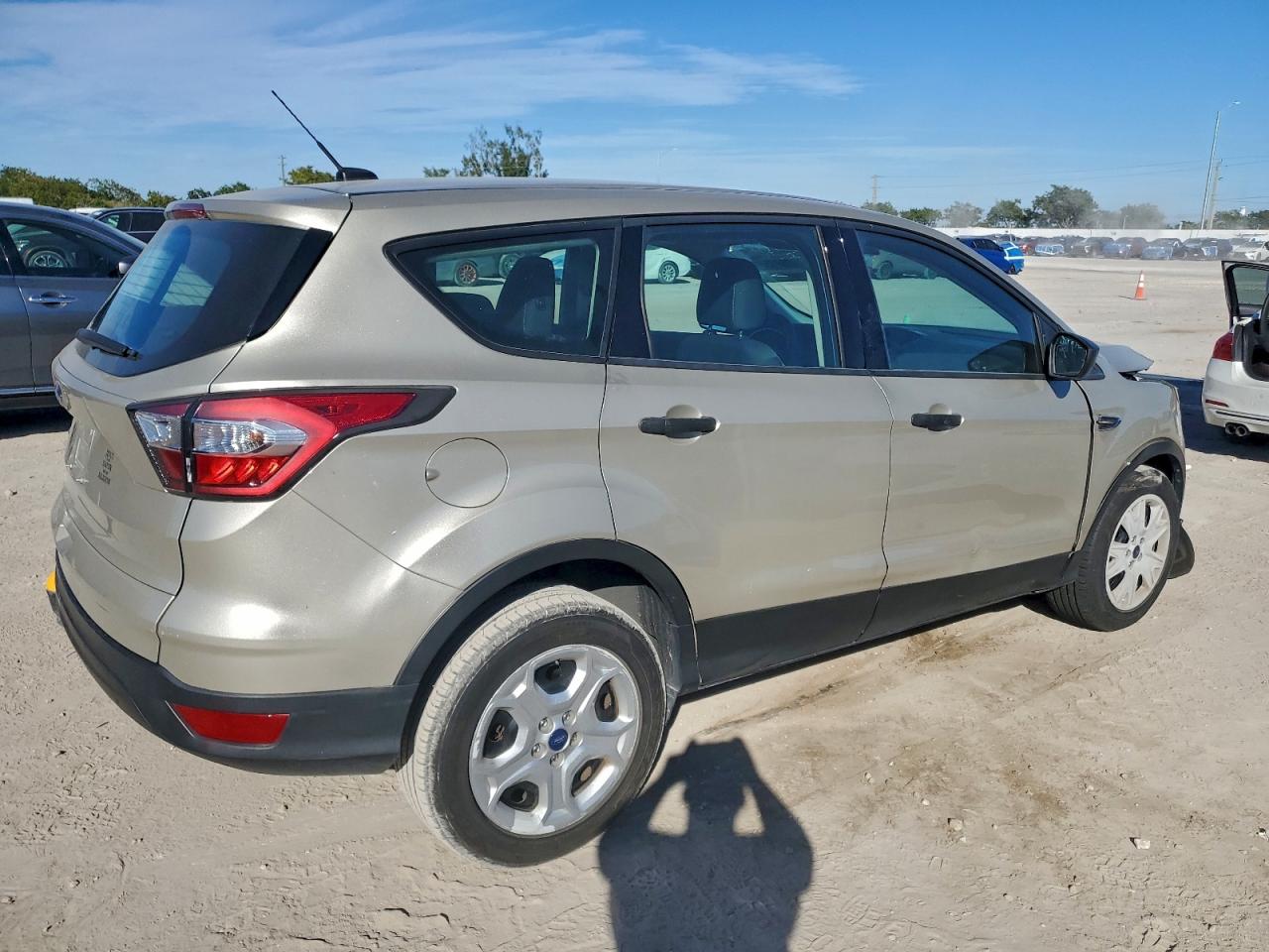 2017 FORD ESCAPE S photo 3
