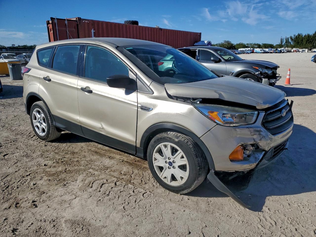 2017 FORD ESCAPE S photo 4