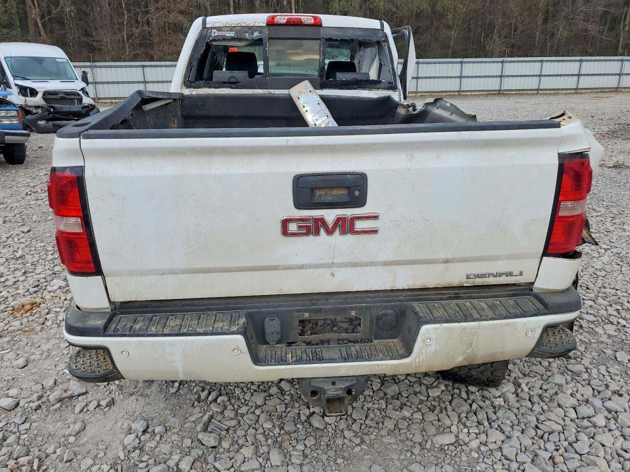 2015 GMC SIERRA K2500 DENALI photo 11