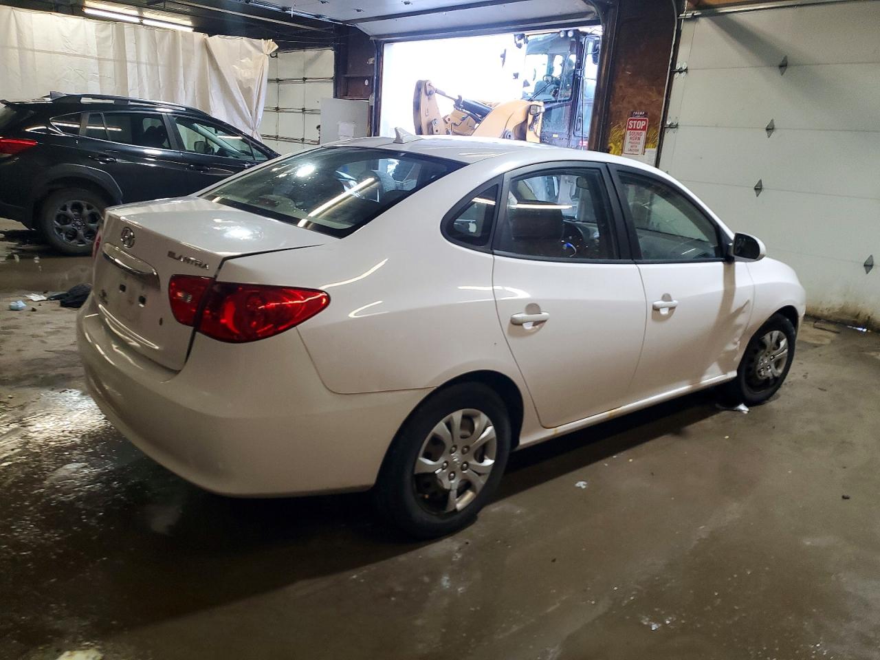 2010 HYUNDAI ELANTRA photo 3