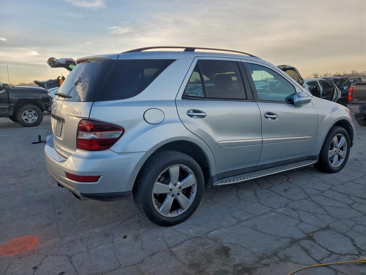 2009 MERCEDES-BENZ ML 350 photo 3