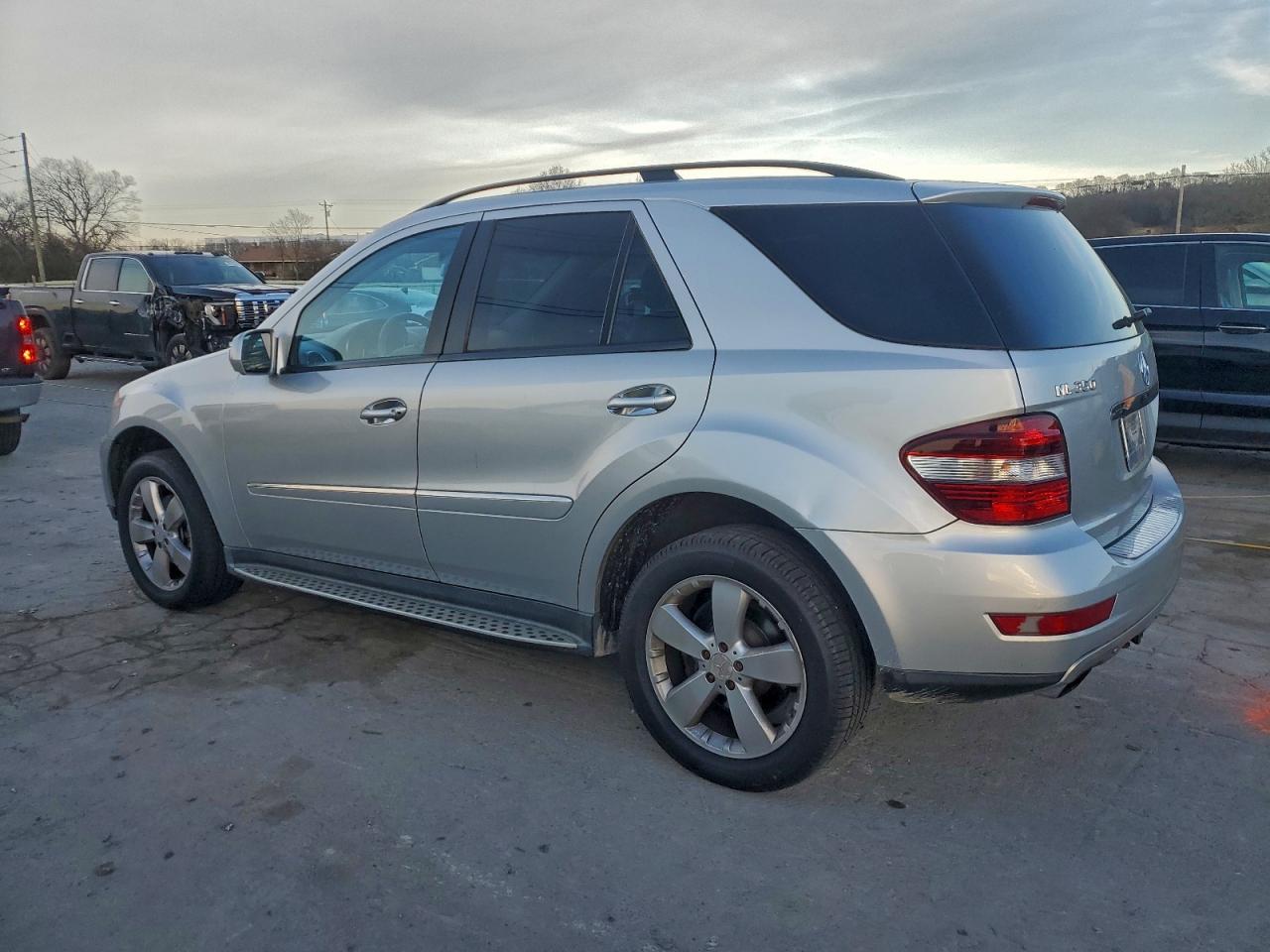 2009 MERCEDES-BENZ ML 350 photo 2