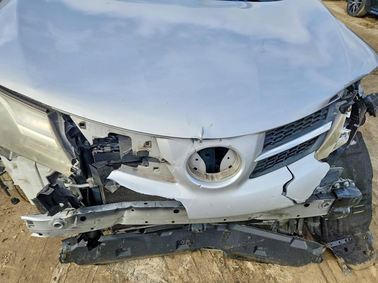 2015 TOYOTA RAV4 XLE photo 12