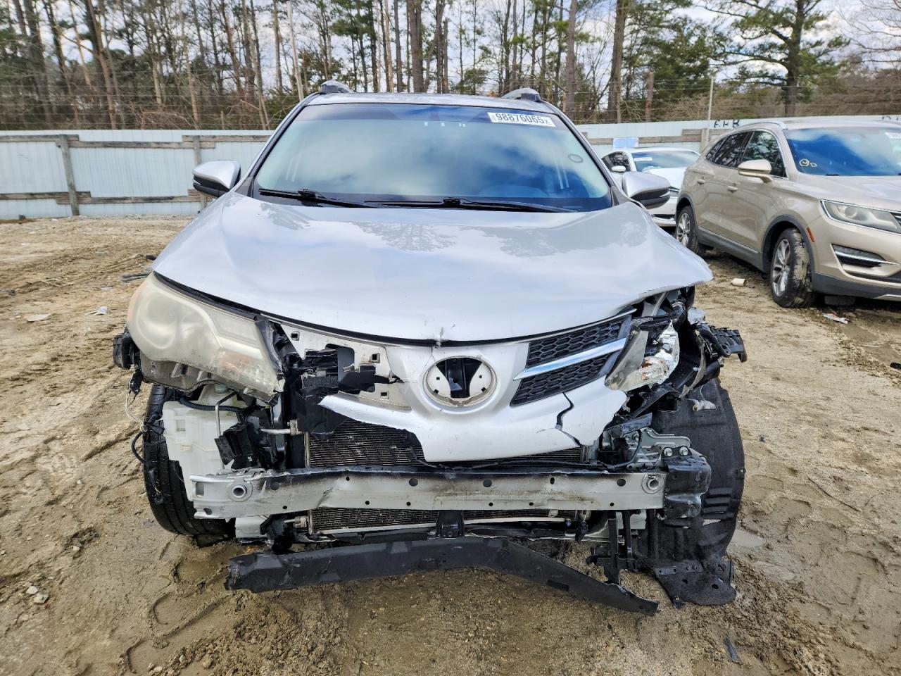 2015 TOYOTA RAV4 XLE photo 5