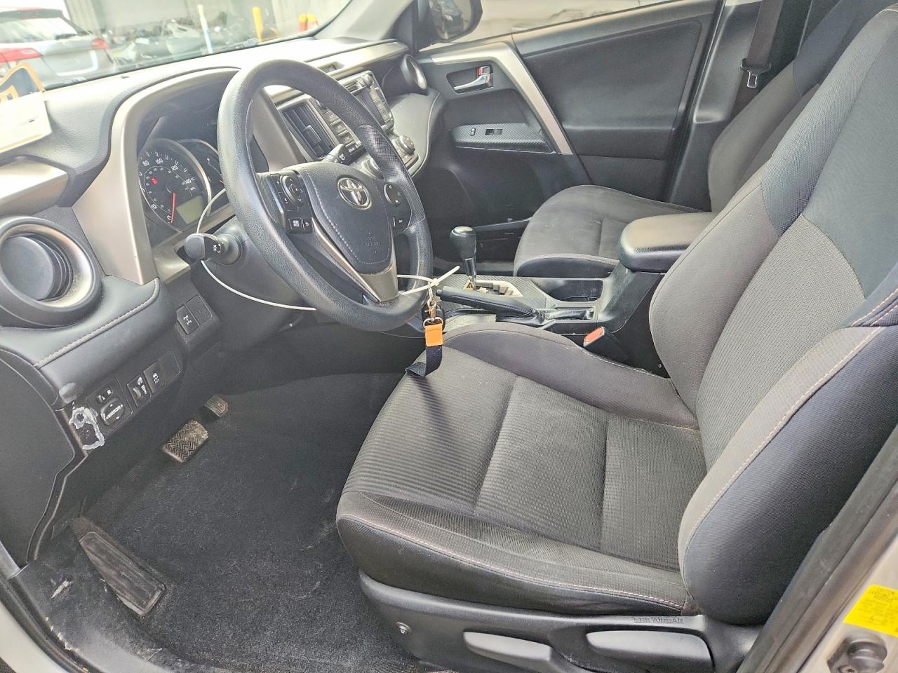 2015 TOYOTA RAV4 XLE photo 7