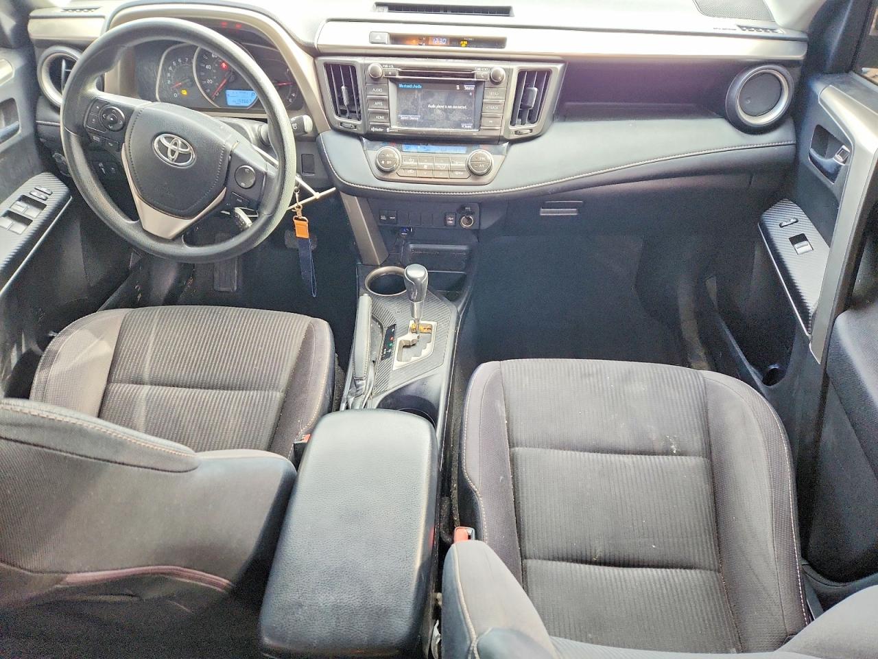 2015 TOYOTA RAV4 XLE photo 8