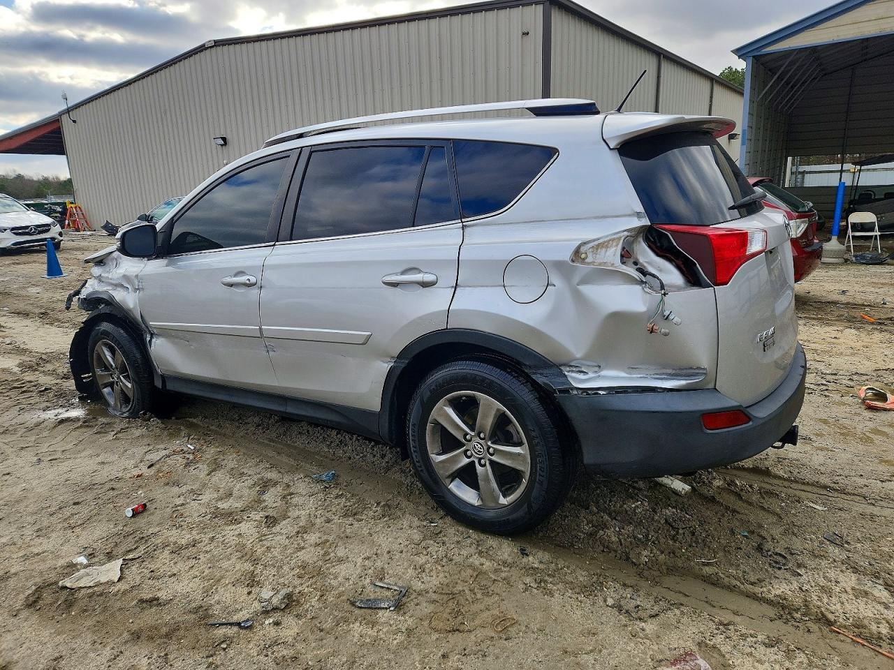2015 TOYOTA RAV4 XLE photo 2