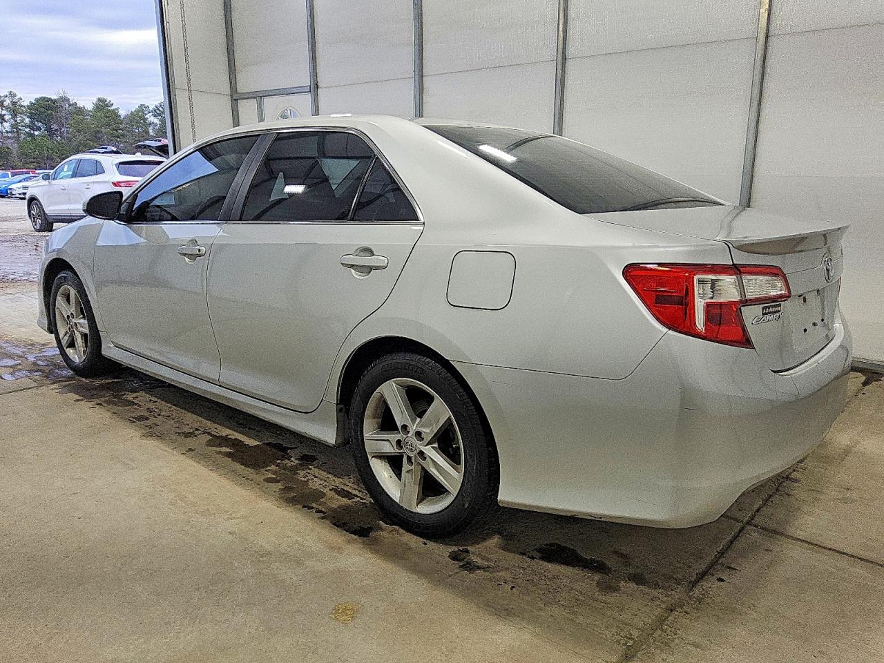 2014 TOYOTA CAMRY L photo 2