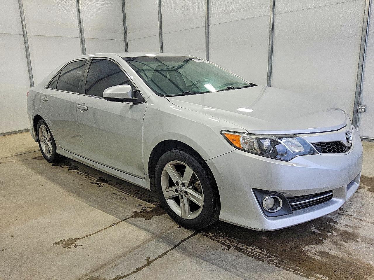 2014 TOYOTA CAMRY L photo 4