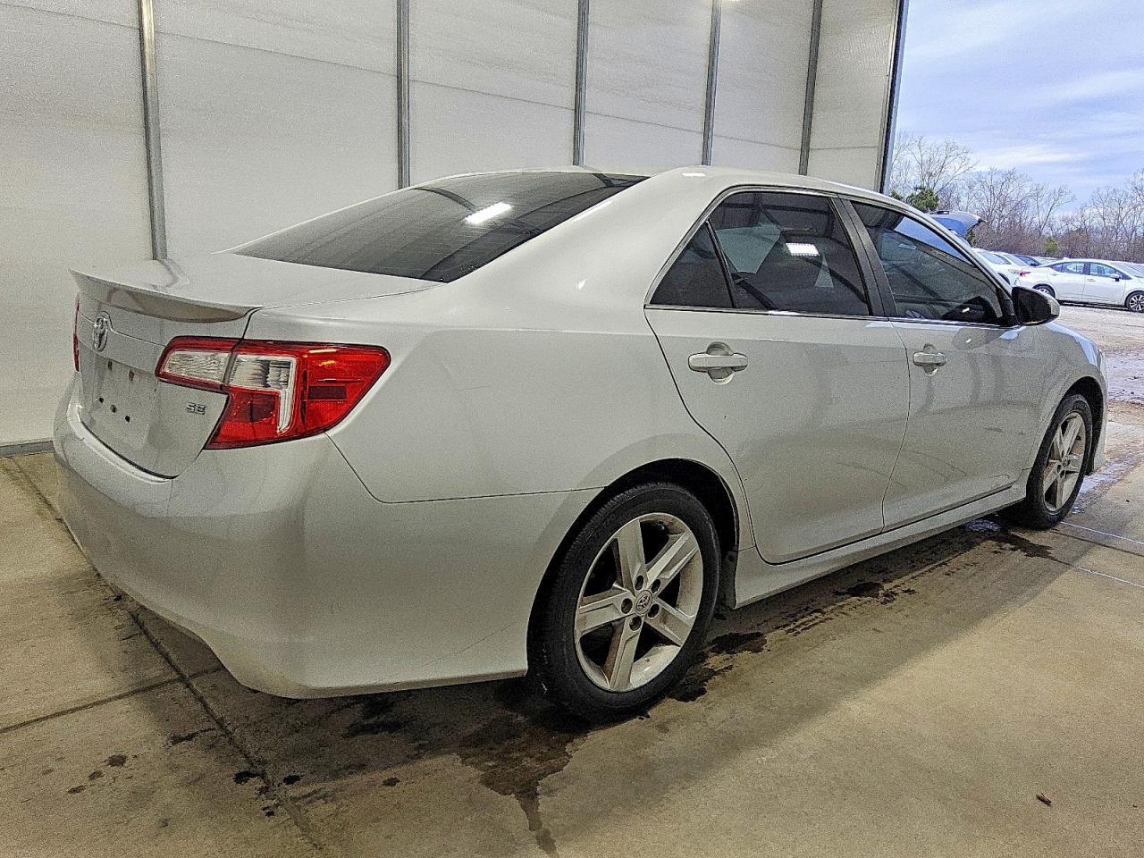 2014 TOYOTA CAMRY L photo 3