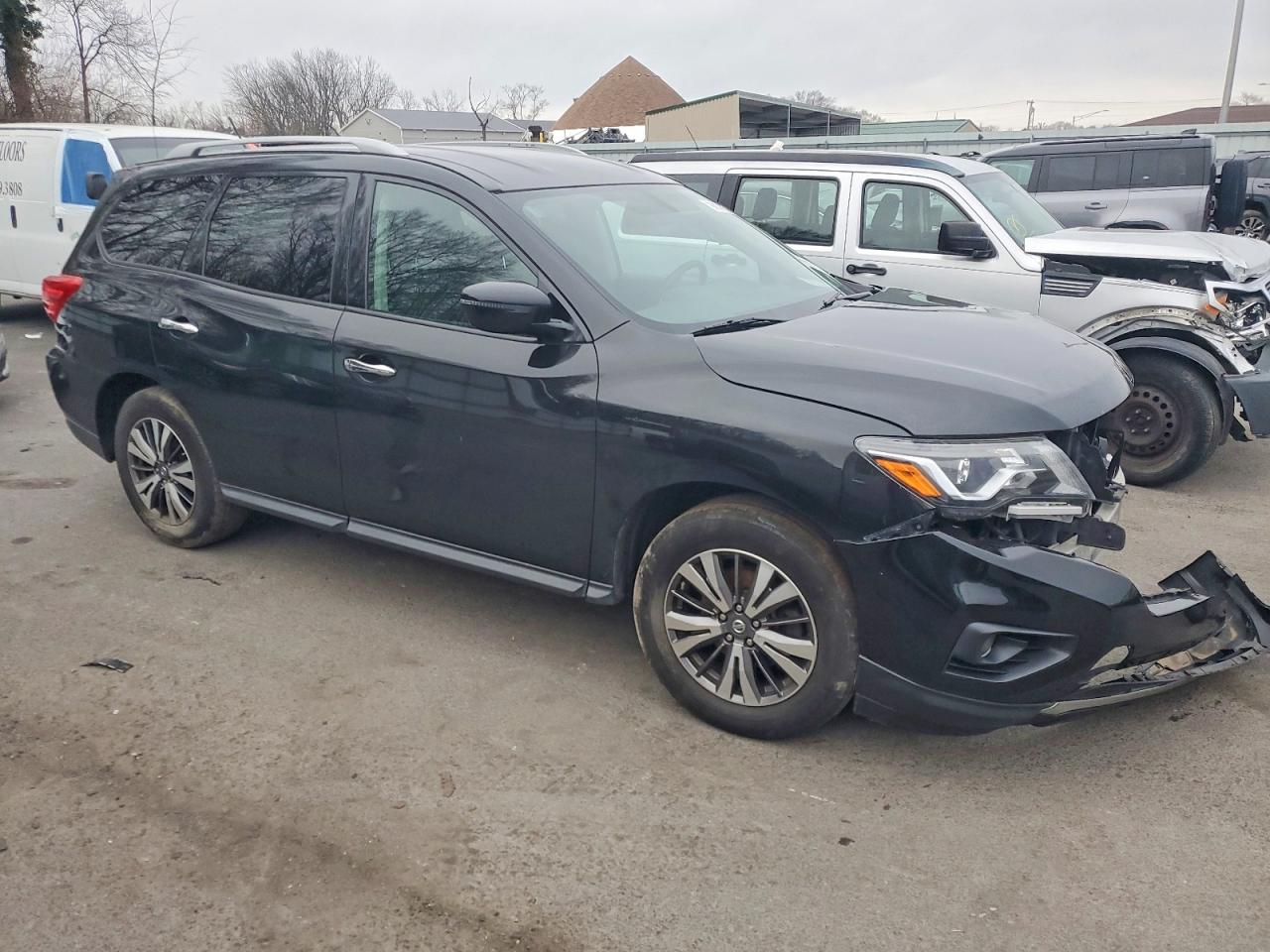 2017 NISSAN PATHFINDER S photo 4