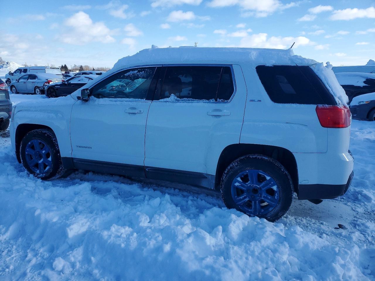 2015 GMC TERRAIN SLE photo 2