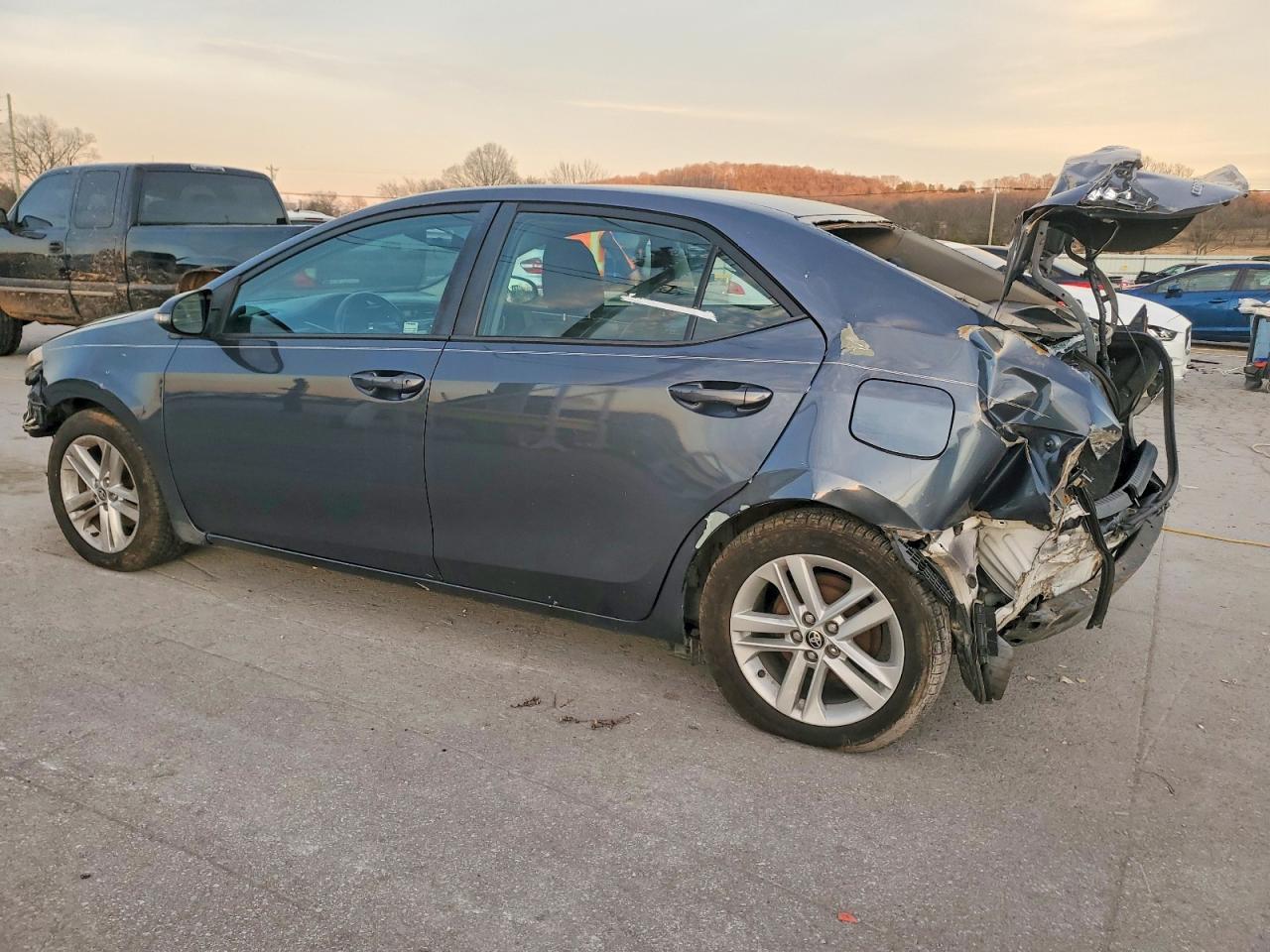 2016 TOYOTA COROLLA L photo 2