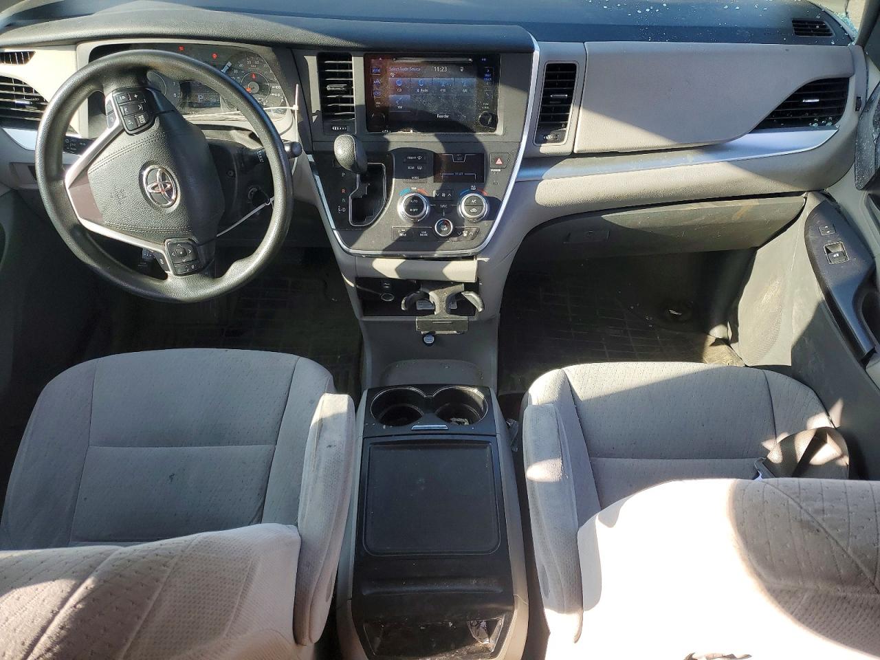 2015 TOYOTA SIENNA photo 15