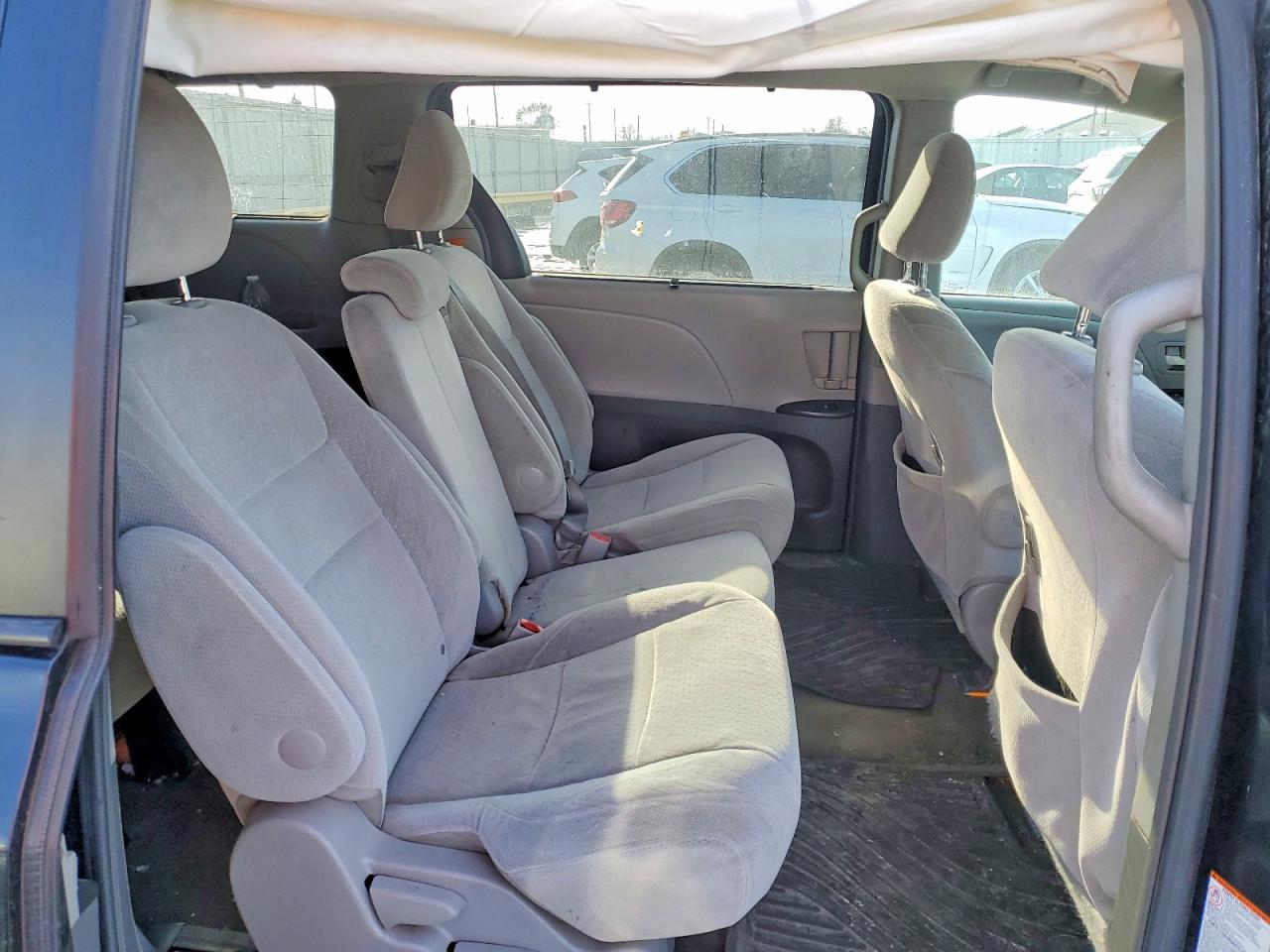 2015 TOYOTA SIENNA photo 21