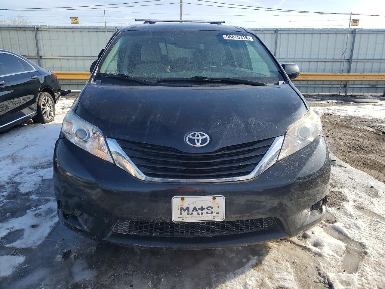 2015 TOYOTA SIENNA photo 9