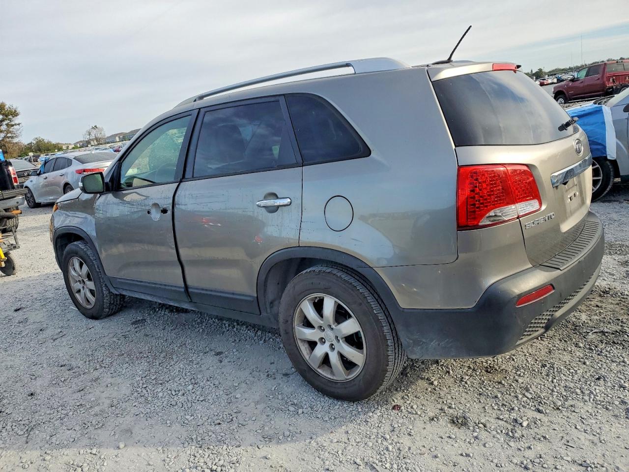 2011 KIA SORENTO BASE photo 2