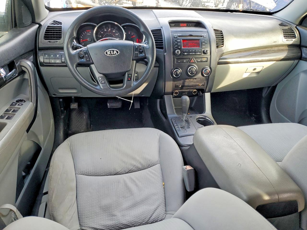 2011 KIA SORENTO BASE photo 8
