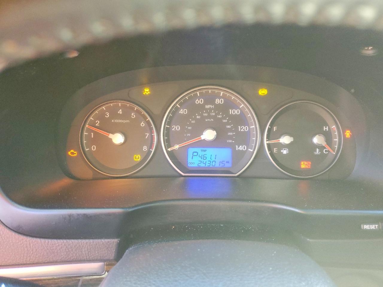 2011 HYUNDAI SANTA FE SE photo 9