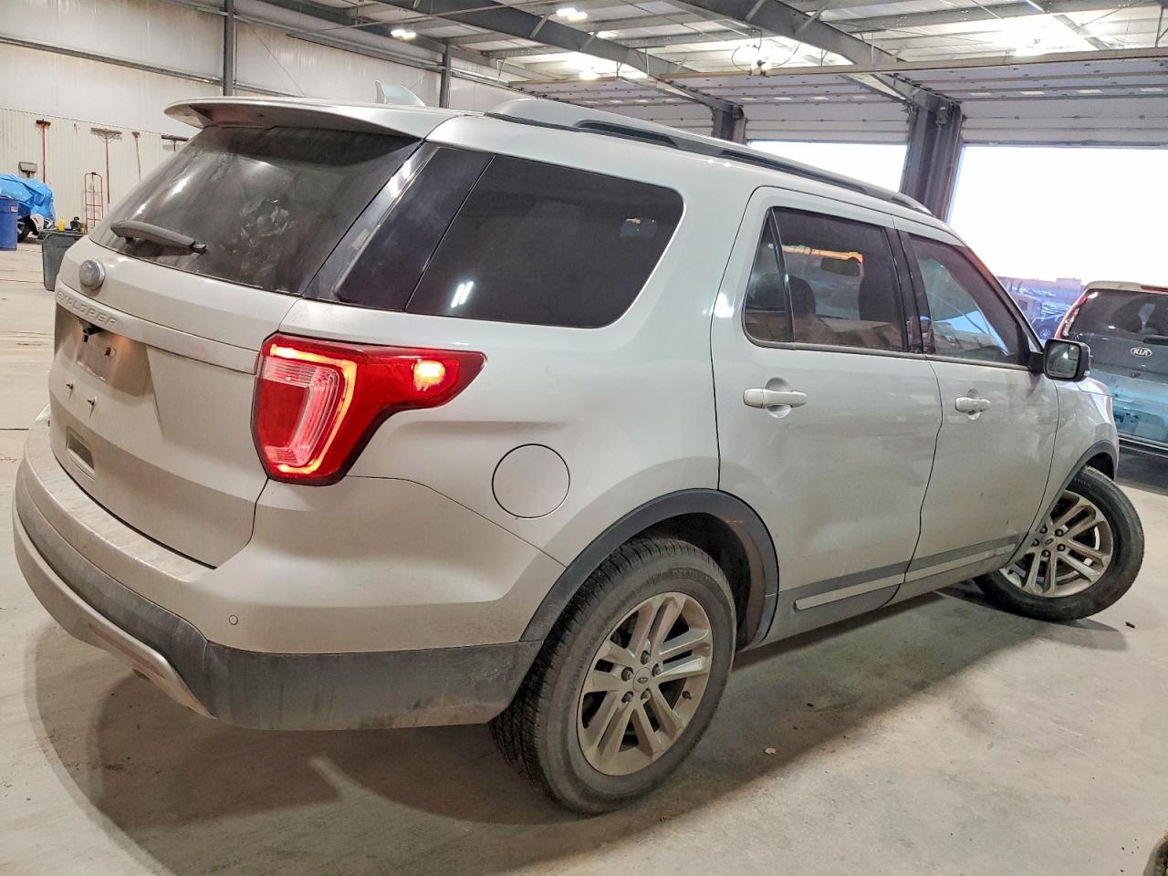 2017 FORD EXPLORER XLT photo 5