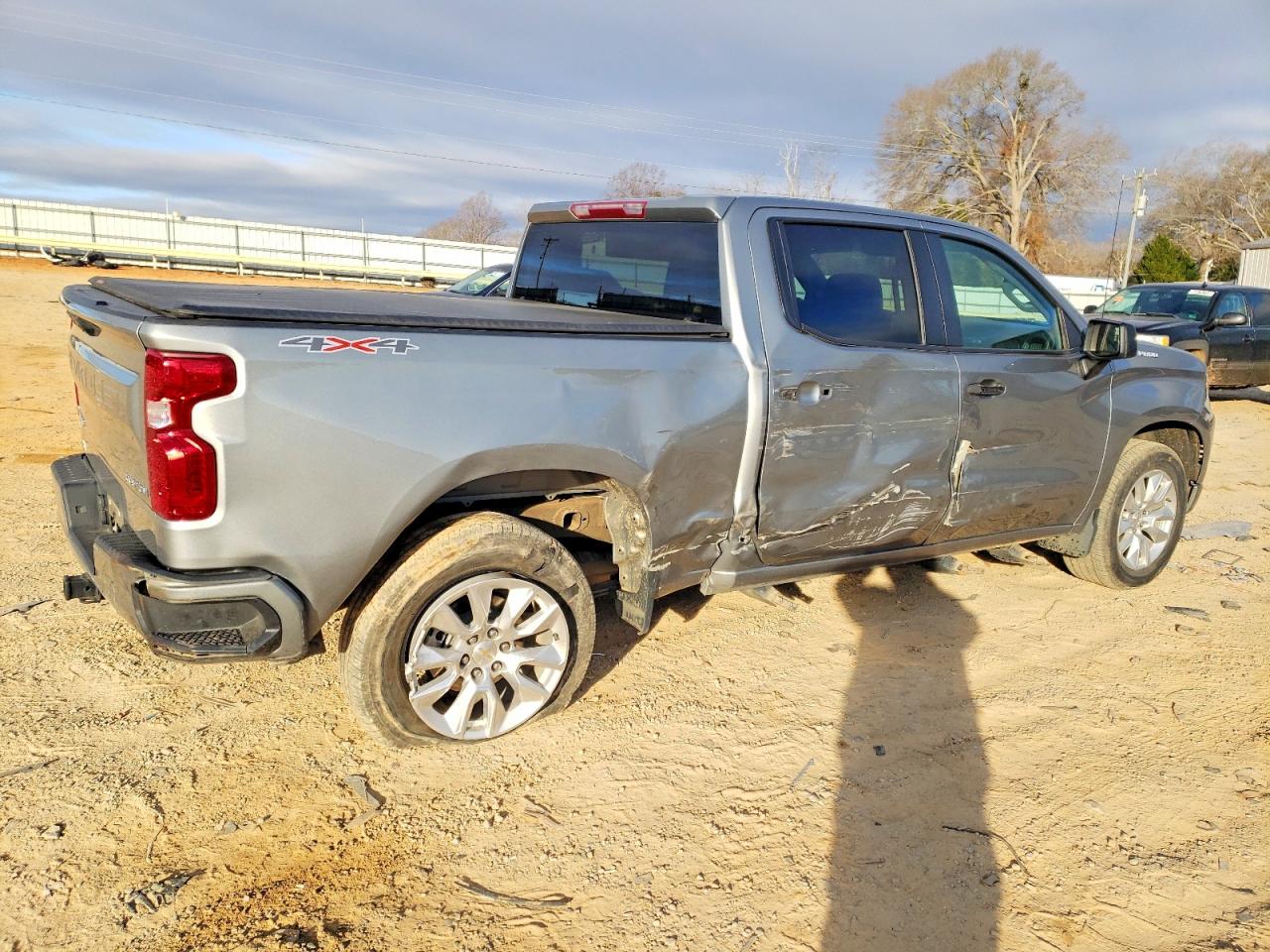 2024 CHEVROLET SILVERADO K1500 CUSTOM photo 3