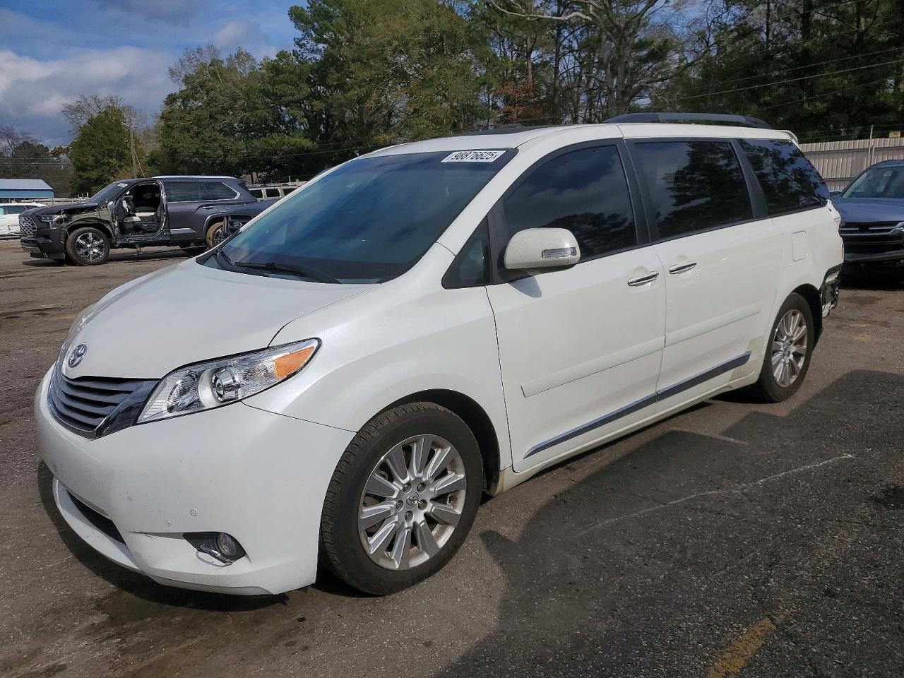 2013 TOYOTA SIENNA