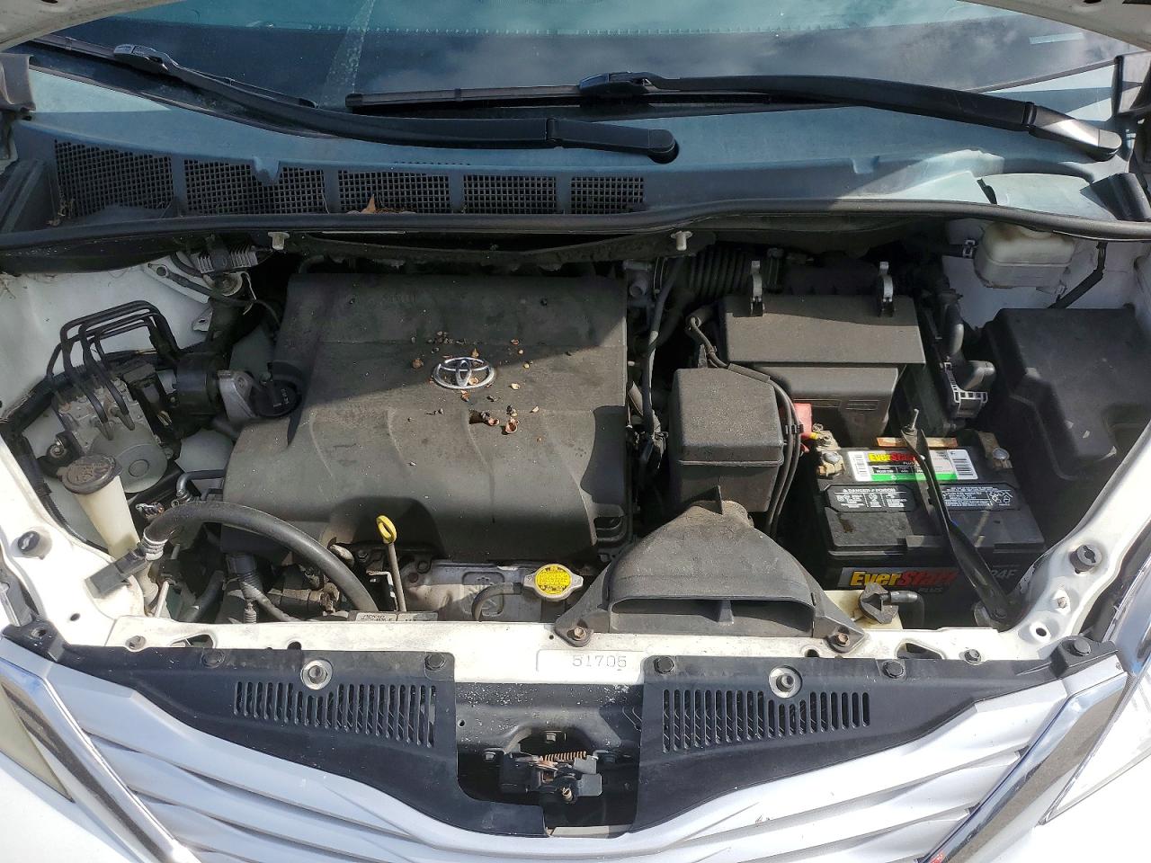 2013 TOYOTA SIENNA XLE photo 12