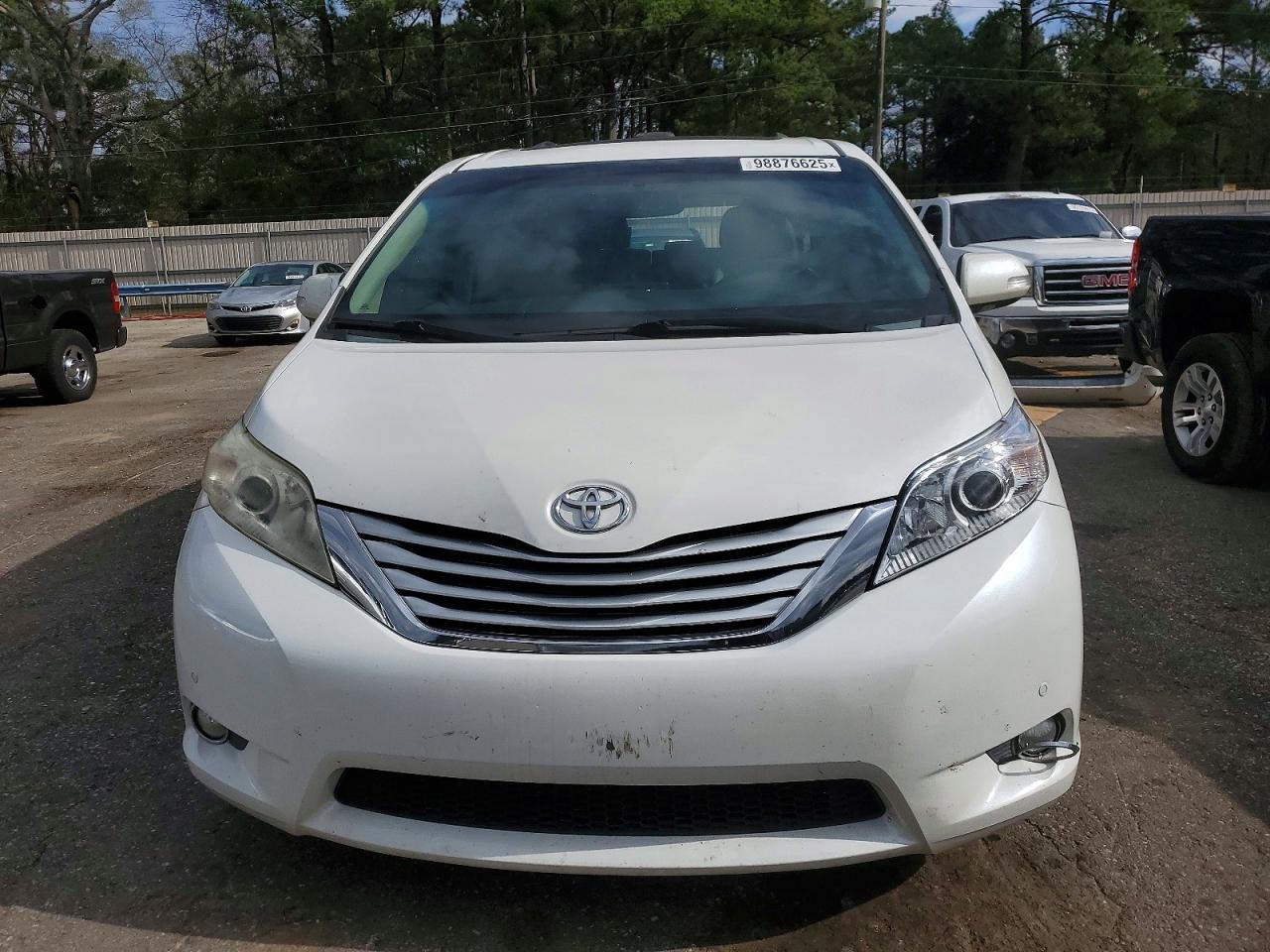 2013 TOYOTA SIENNA XLE photo 5