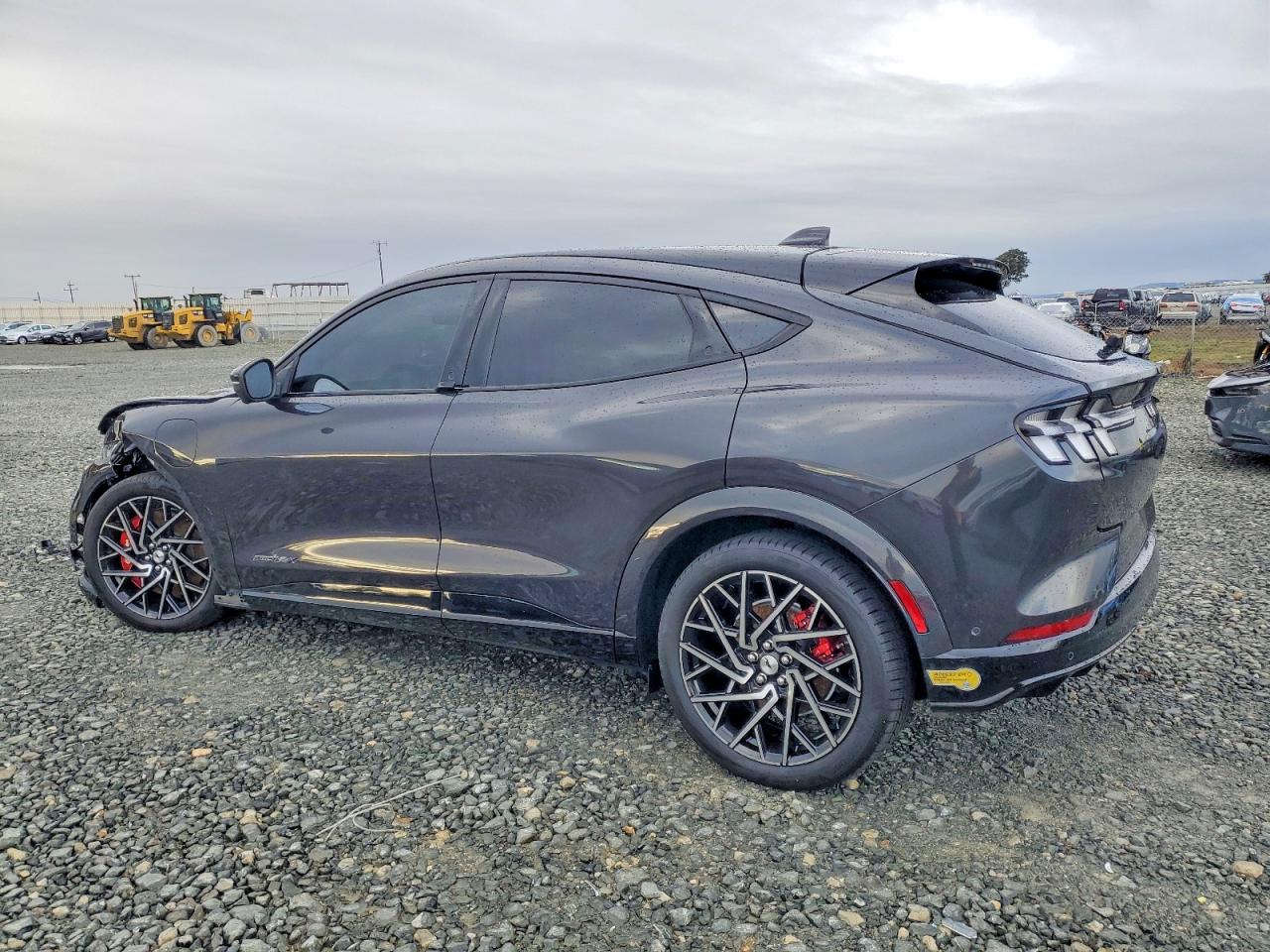 2021 FORD MUSTANG MACH-E GT photo 4