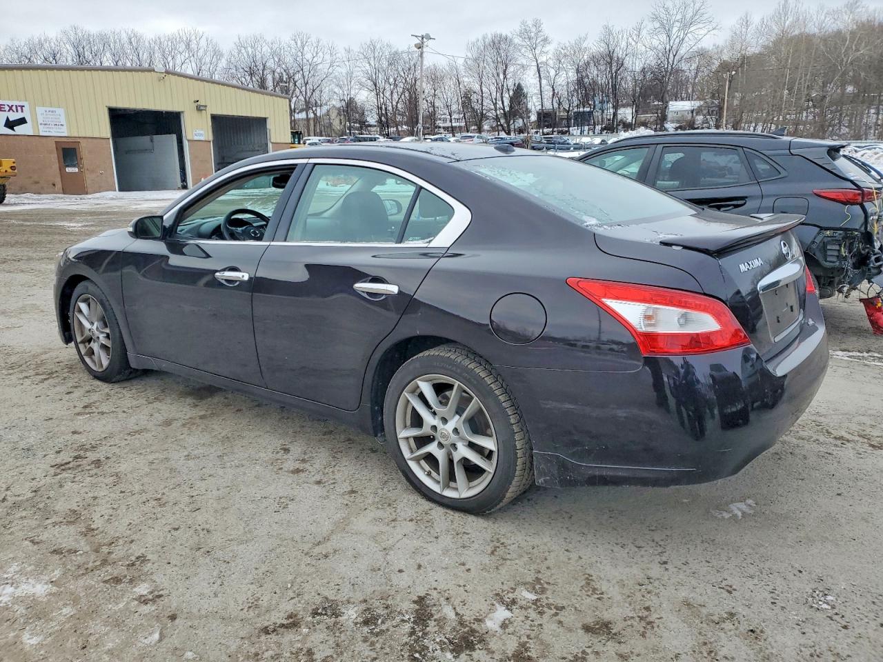2011 NISSAN MAXIMA photo 2