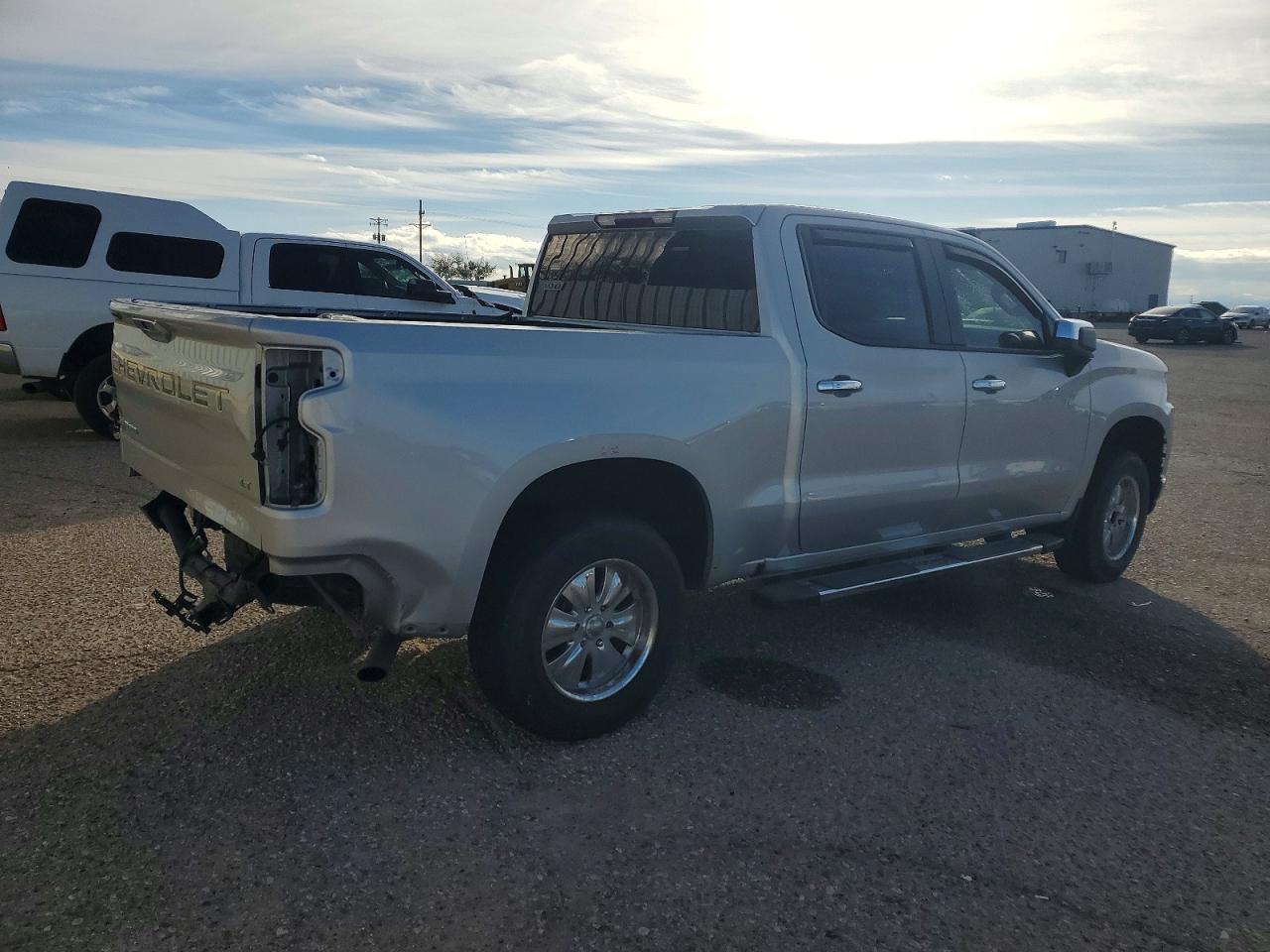 2019 CHEVROLET SILVERADO K1500 LT photo 3