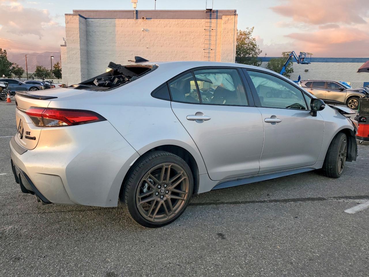 2024 TOYOTA COROLLA LE photo 3