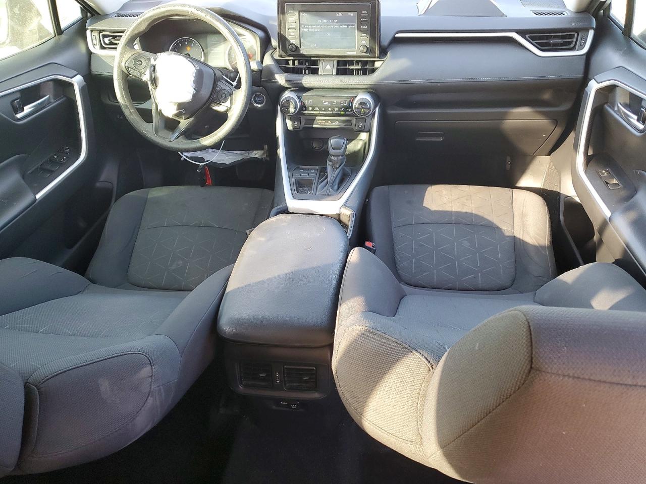 2021 TOYOTA RAV4 XLE photo 8