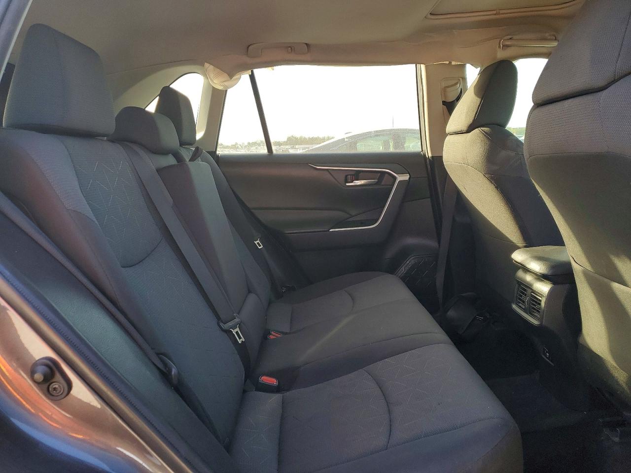 2021 TOYOTA RAV4 XLE photo 11