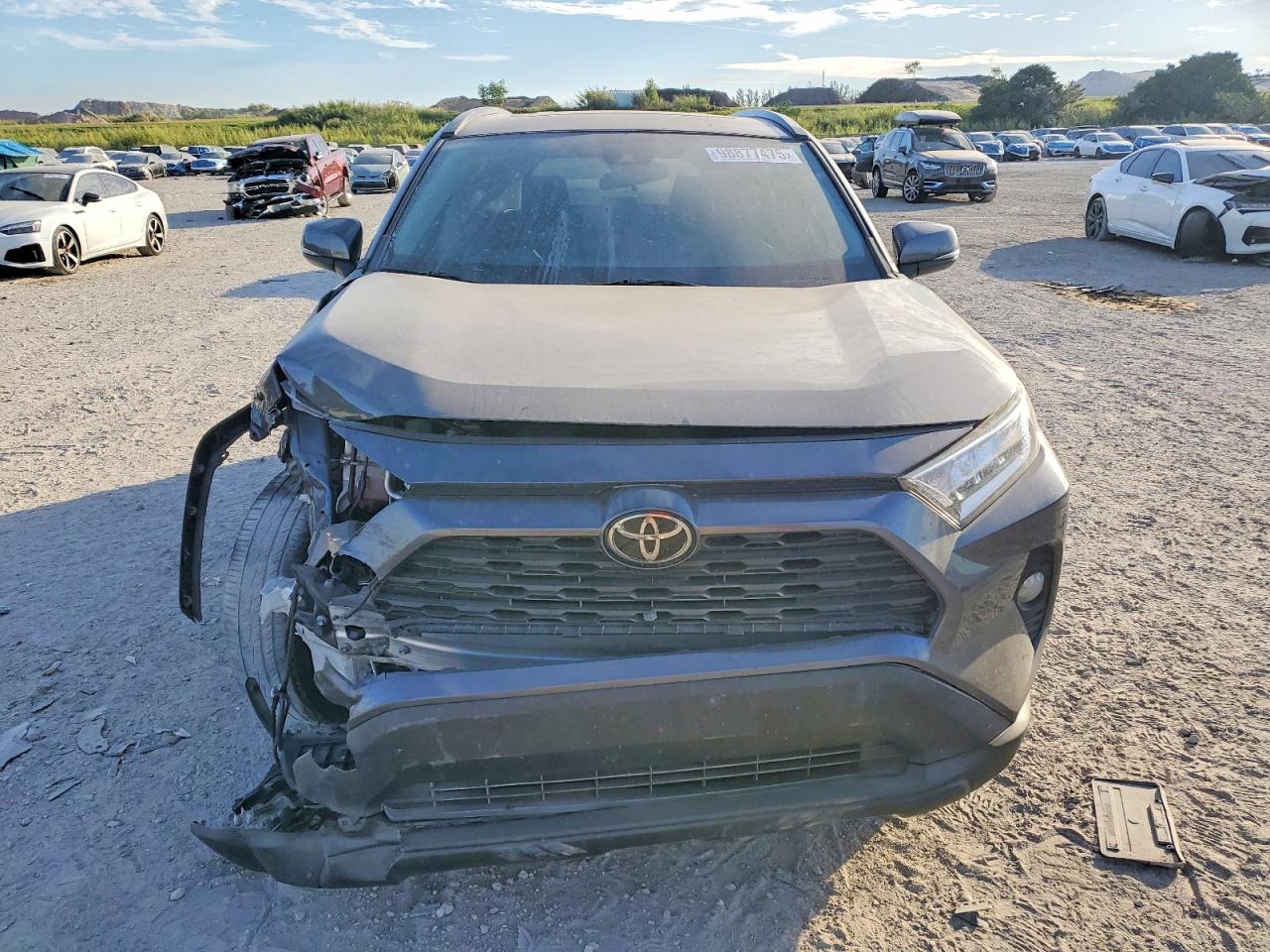2021 TOYOTA RAV4 XLE photo 5