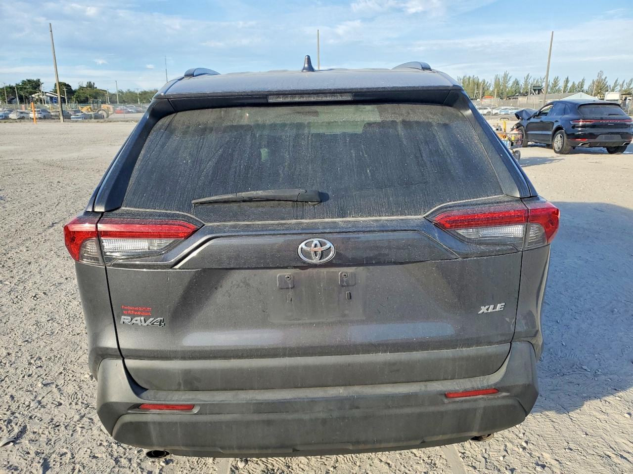 2021 TOYOTA RAV4 XLE photo 6