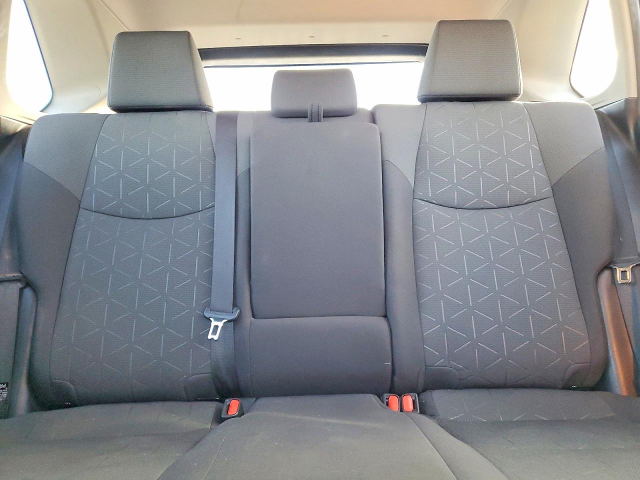 2021 TOYOTA RAV4 XLE photo 10